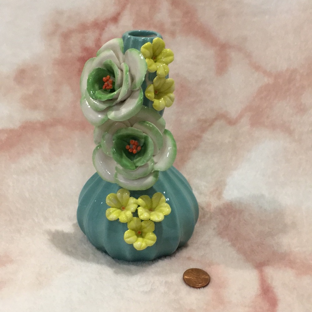“Blooming Bright” Ceramic Bud Vase 3D ceramic Flowers NWOT 4”x6.5” Handcrafted - Picture 11 of 16